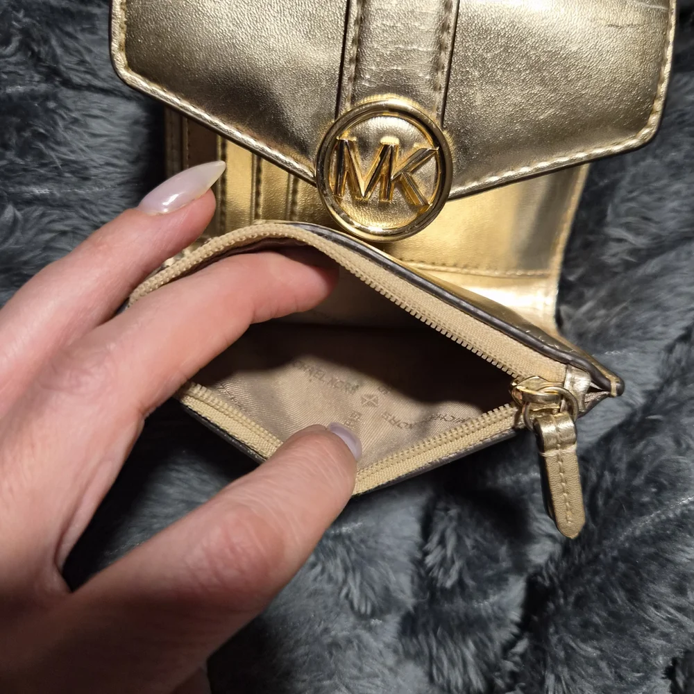 Michael Kors Metallic Bronze‎ Gold Compact Wallet with MK Emblem - Picture 8 of 8
